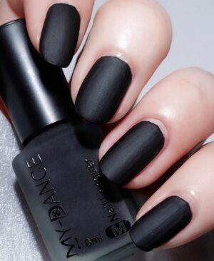 Black Matte Nail Polish, Quick Dry Nail Lacquer, Fast Drying Long Lasting Mist Effect Matte Finish Velvet Air Dry Nail Polish for Nail Art (015, 6ml)